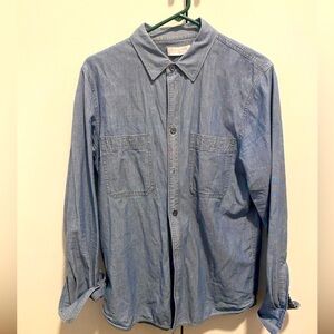 Everlane chambray shirt men’s medium
